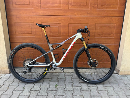Планински велосипед Orbea Oiz M-Pro Custom – цял велосипед