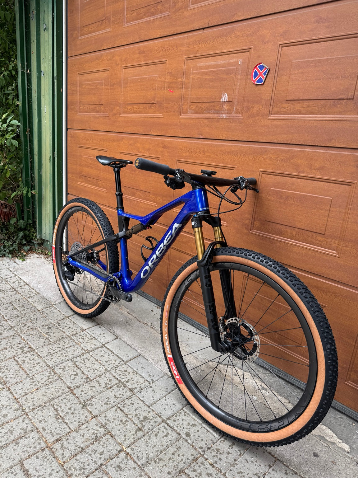Orbea Oiz OMX 2025 – преден изглед