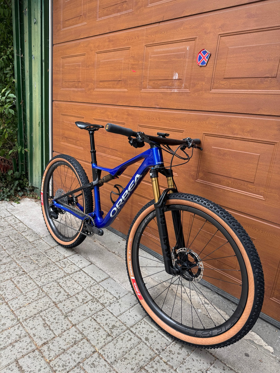 Orbea Oiz OMX 2025 – преден изглед