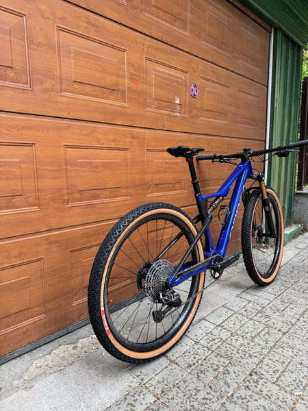 Orbea Oiz OMX 2025 – заден изглед