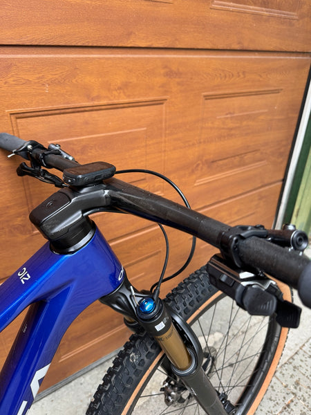 Orbea Oiz OMX 2025 – карбонов кокпит