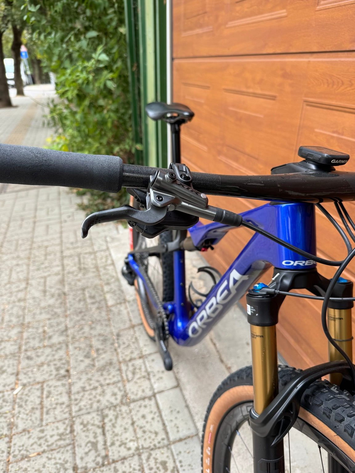 Orbea Oiz OMX 2025 – команди и кокпит