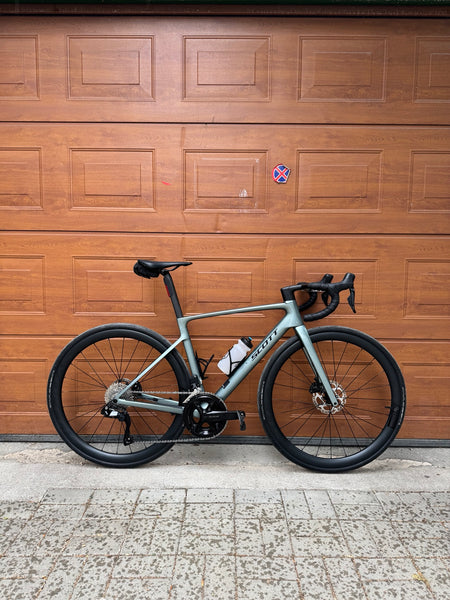 Шосеен велосипед Scott Addict RC 30 – цял велосипед
