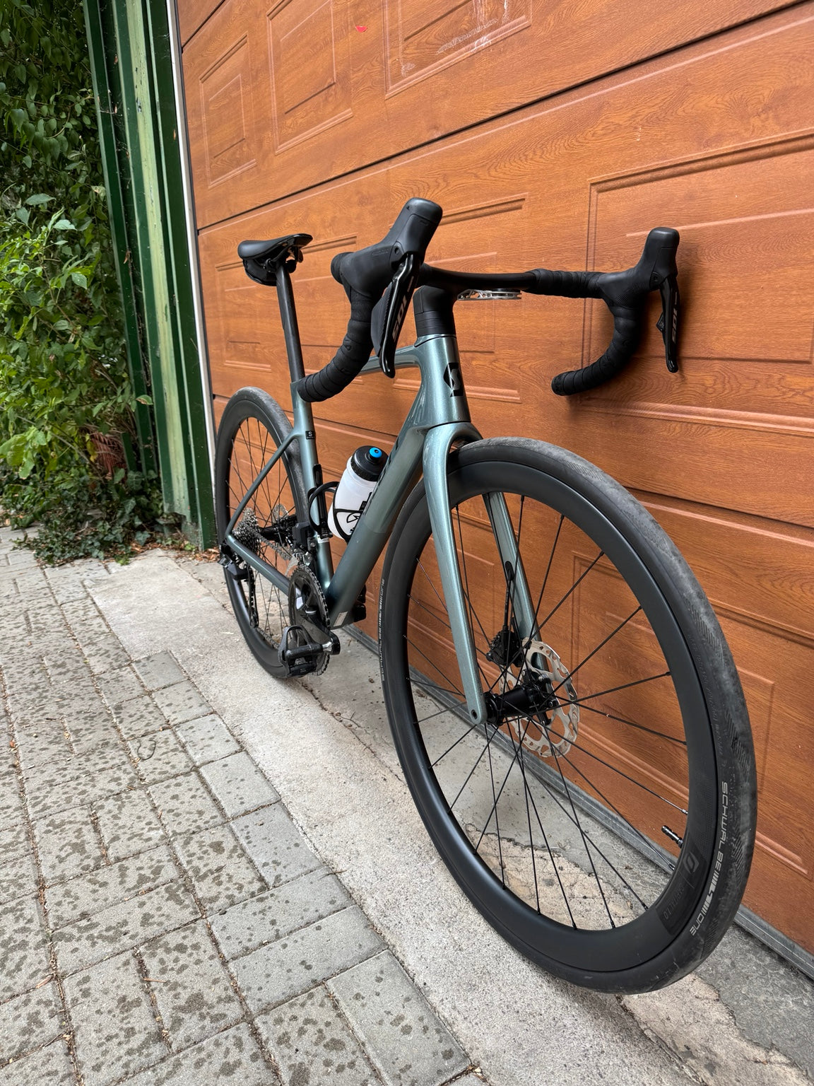Scott Addict RC 30 – Shimano 105 Di2